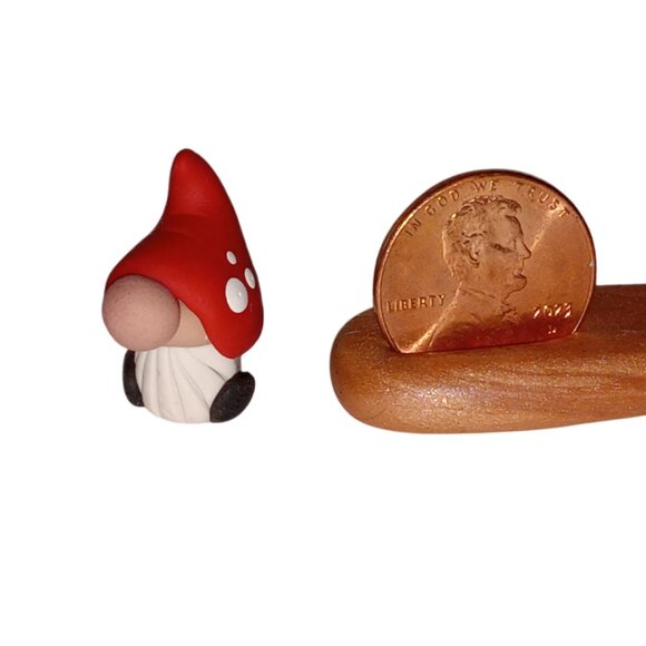 🎯 10 for $10 / Mini Polymer Clay Gnome - Picture 1 of 3